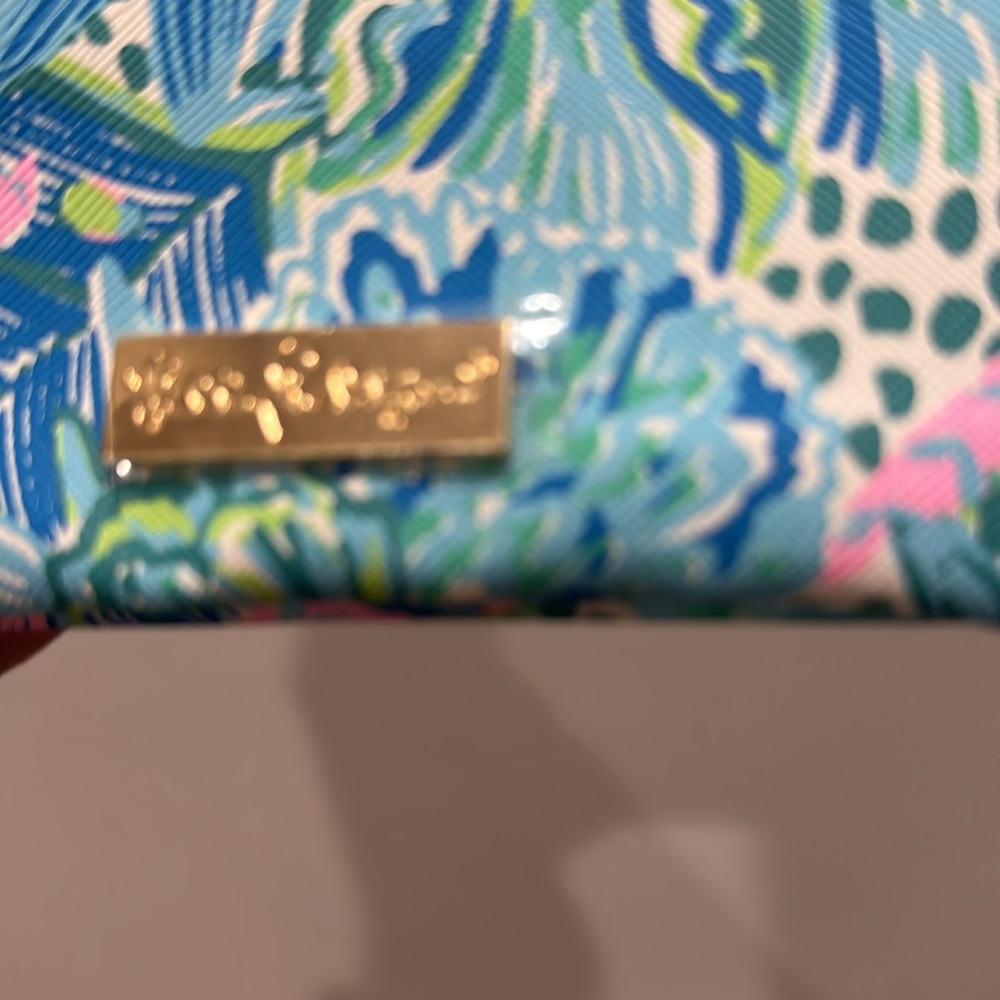 New  Lilly Pulitzer pouch - Picture 2 of 7